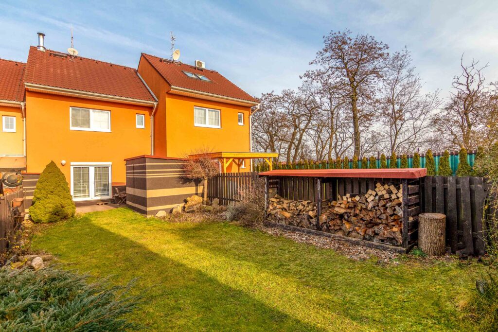 RODINNÝ DŮM S KRBEM BRANDÝS