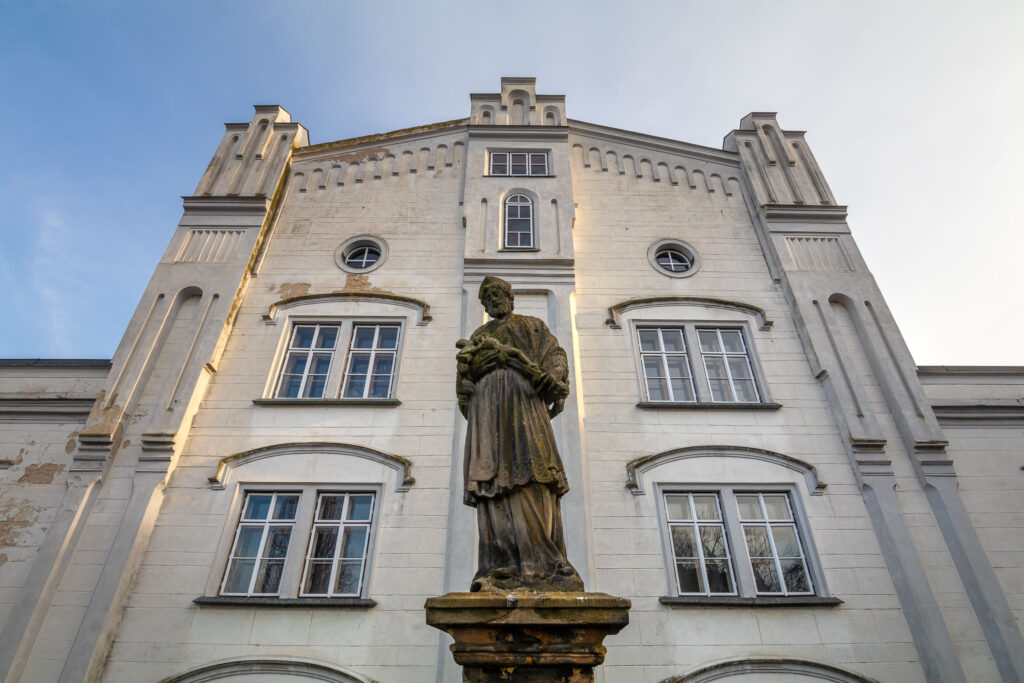 RODINNÝ DŮM S KRBEM BRANDÝS