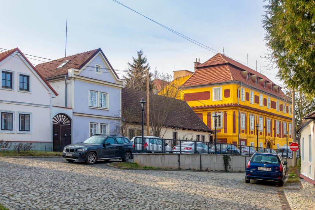 RODINNÝ DŮM S KRBEM BRANDÝS