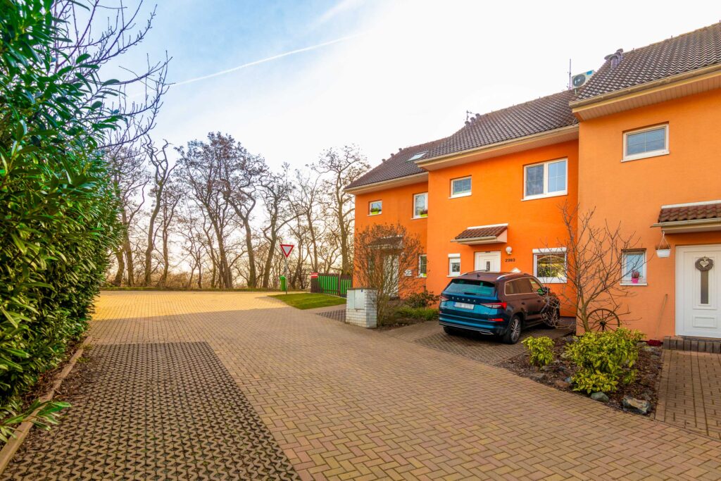 RODINNÝ DŮM S KRBEM BRANDÝS