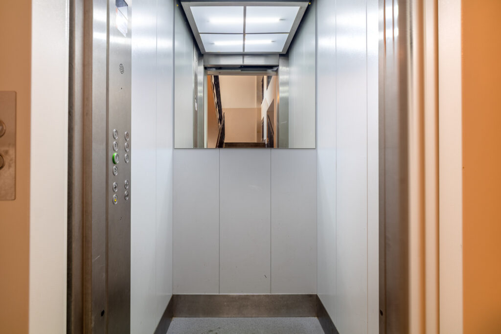 PRONÁJEM BYTU 3+kk – U SVOBODÁRNY 9