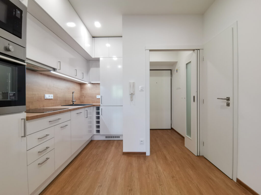 PRONÁJEM BYTU 3+kk – U SVOBODÁRNY 9