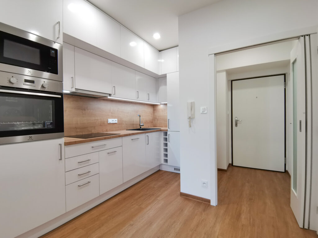 PRONÁJEM BYTU 3+kk – U SVOBODÁRNY 9