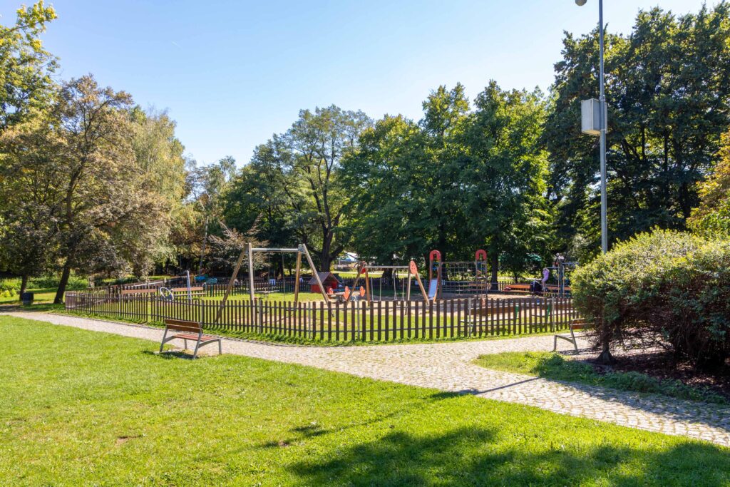 PRONÁJEM BYTU 3+kk – U SVOBODÁRNY 9