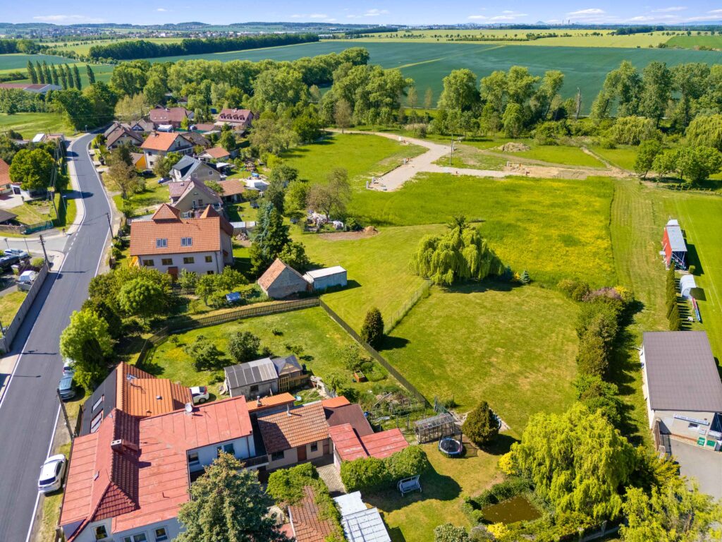 DOMA V ČERVENÉM ÚJEZDĚ